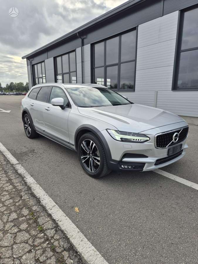 Volvo V90 Cross Country - 2