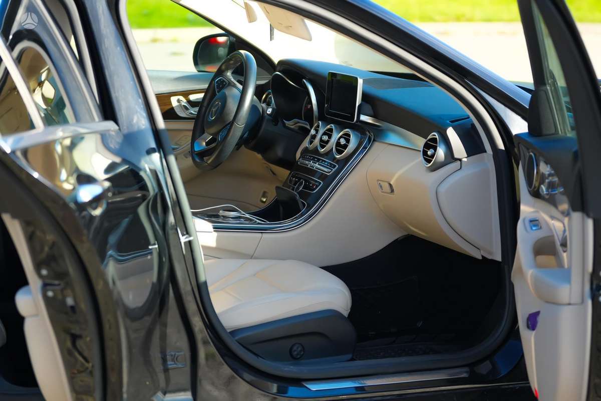Mercedes-Benz C300 - 12