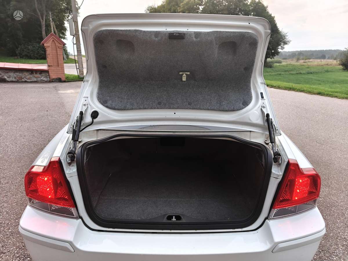 Volvo S60, 2.4 l., Седан