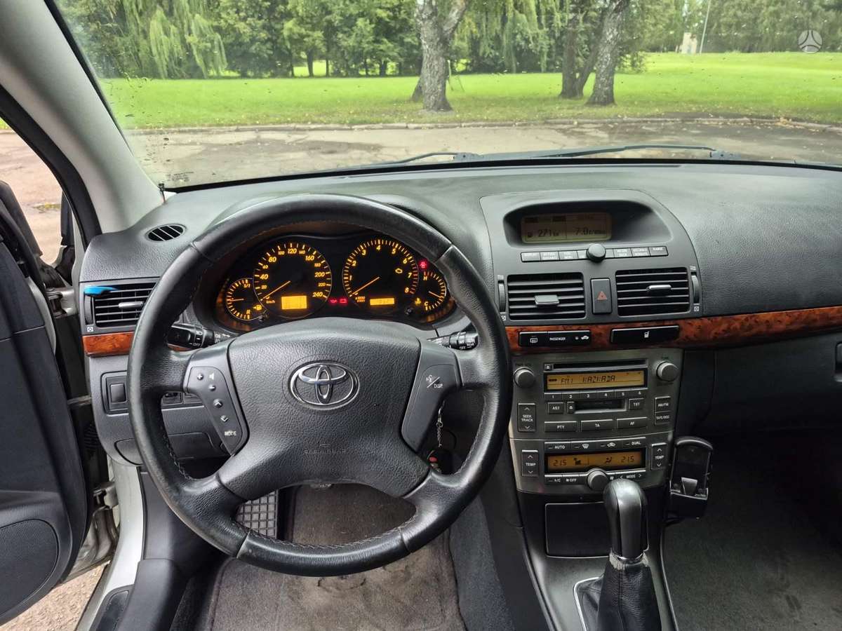 Toyota Avensis - 7