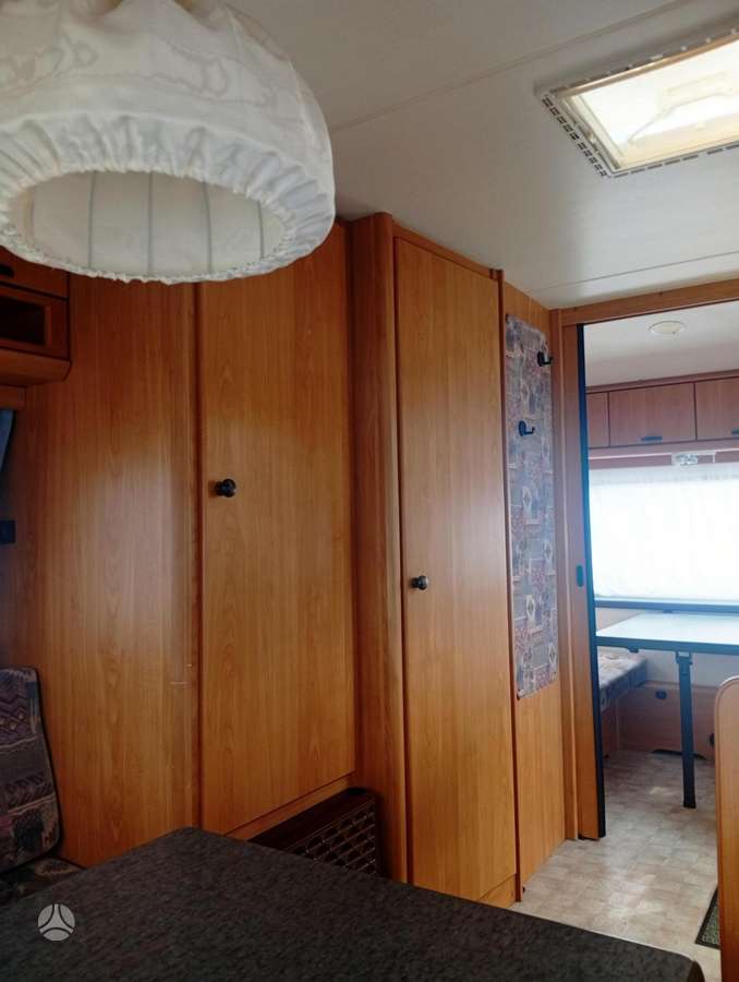 Hobby De Luxe 460, кемперы