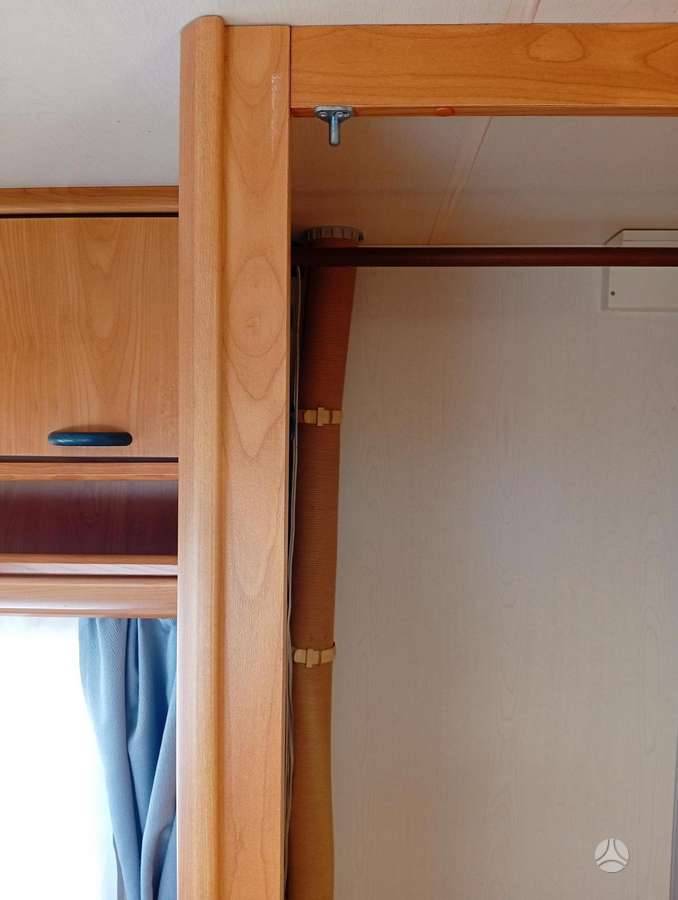 Hobby De Luxe 460, кемперы