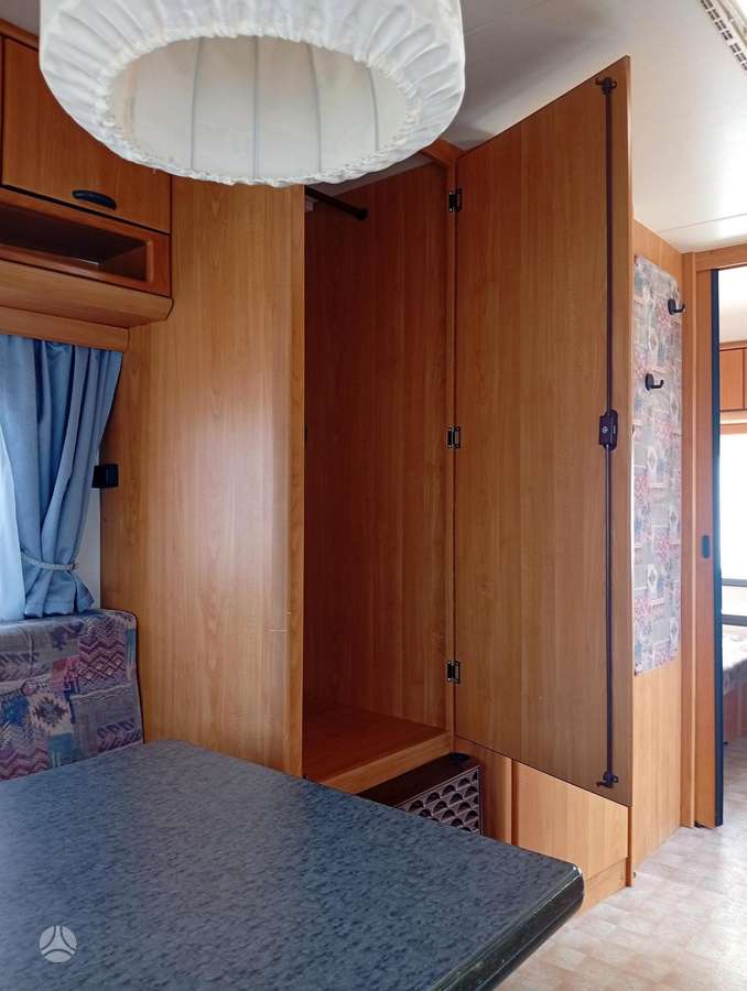 Hobby De Luxe 460, кемперы
