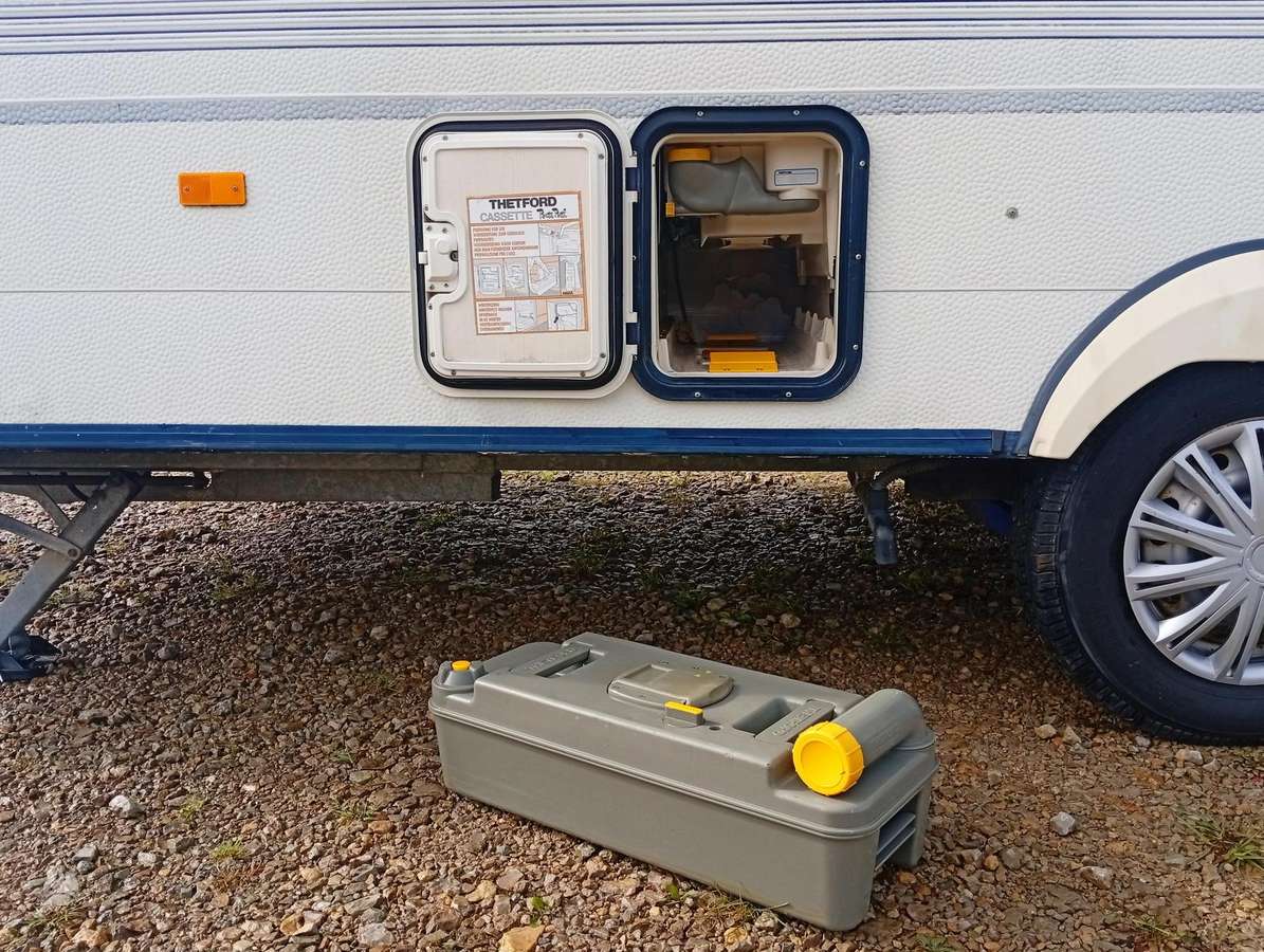 Hobby De Luxe 460, кемперы