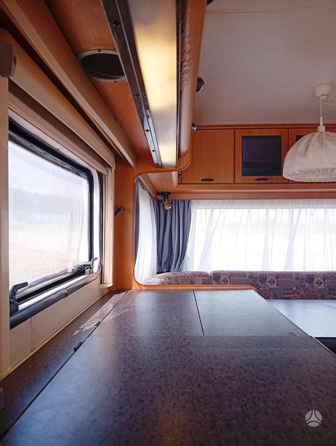 Hobby De Luxe 460, кемперы