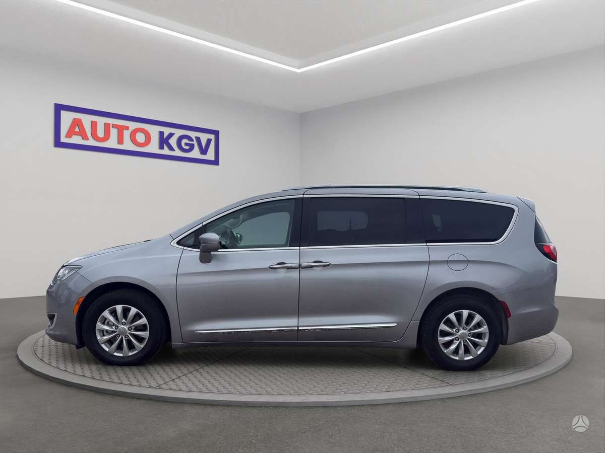 Chrysler Pacifica - 2