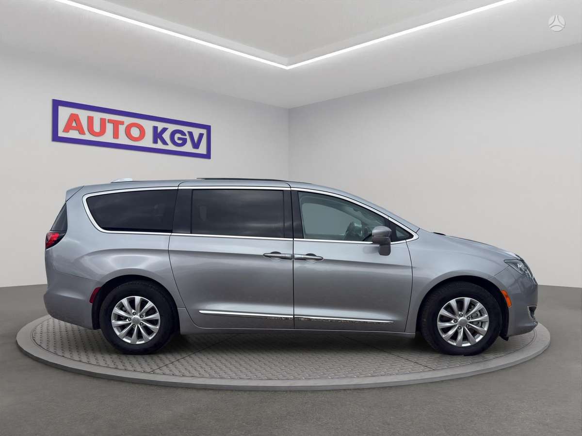 Chrysler Pacifica - 6