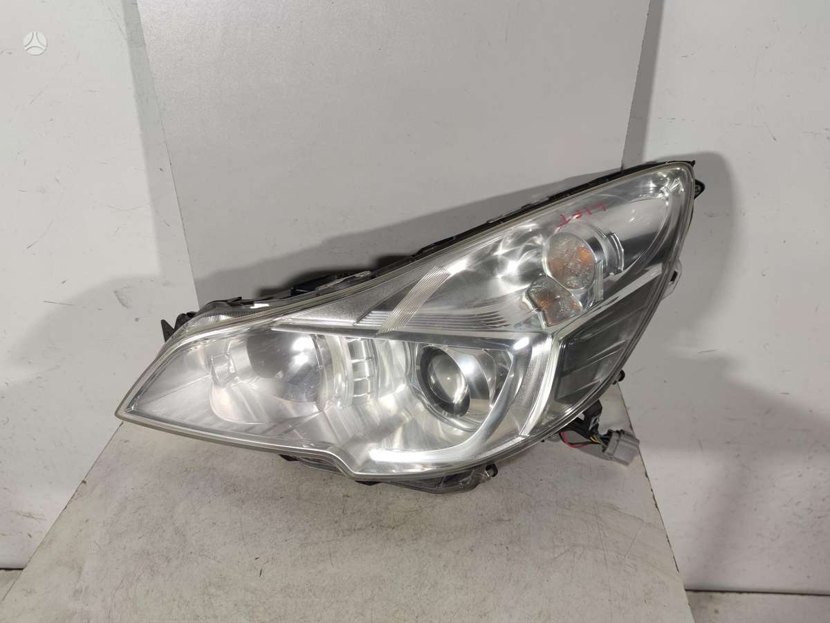 Subaru Outback gaismas