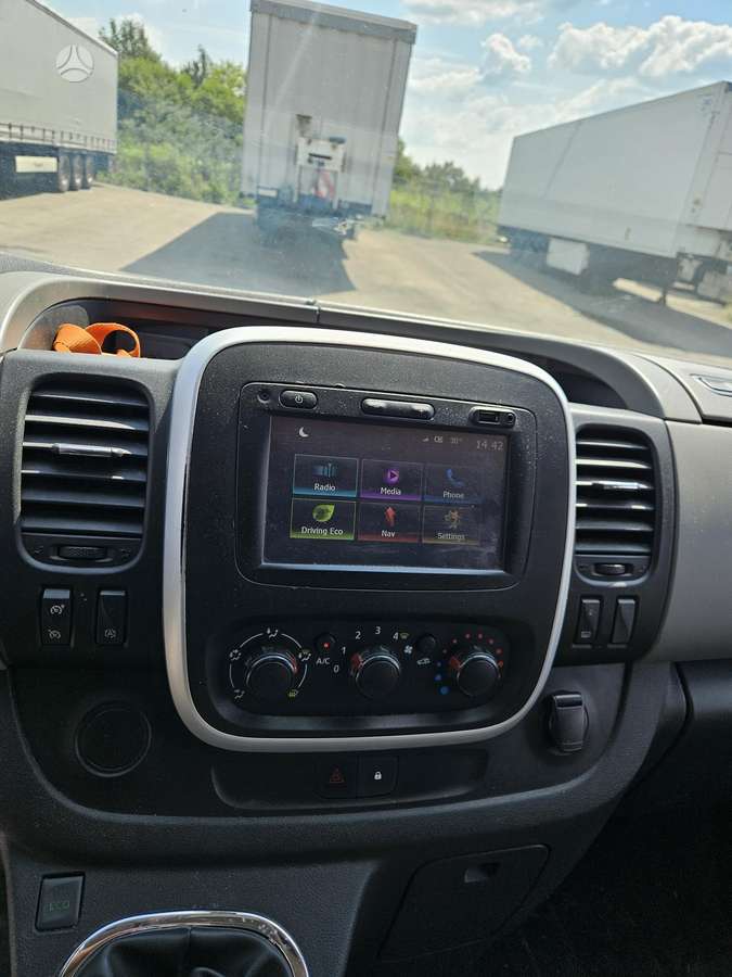 Renault Trafic - 11