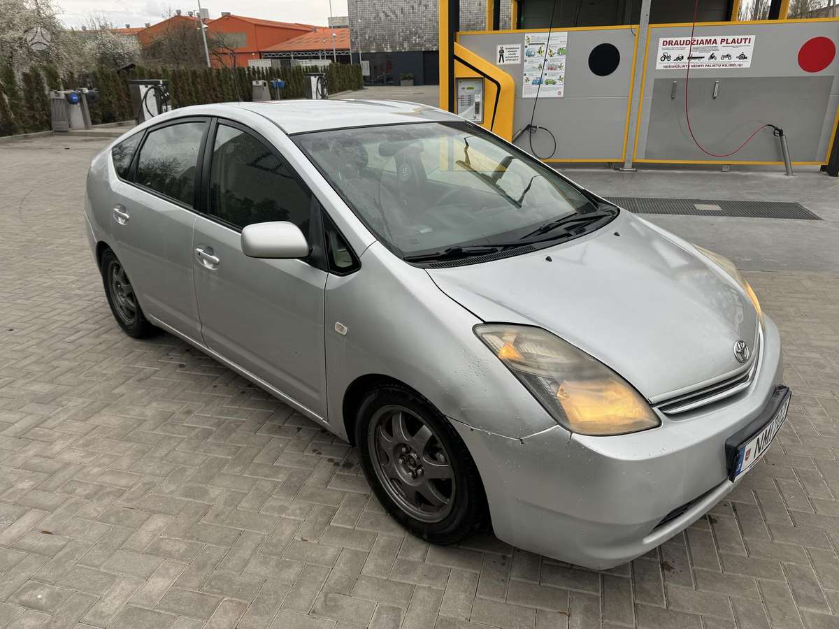 Toyota Prius - 2