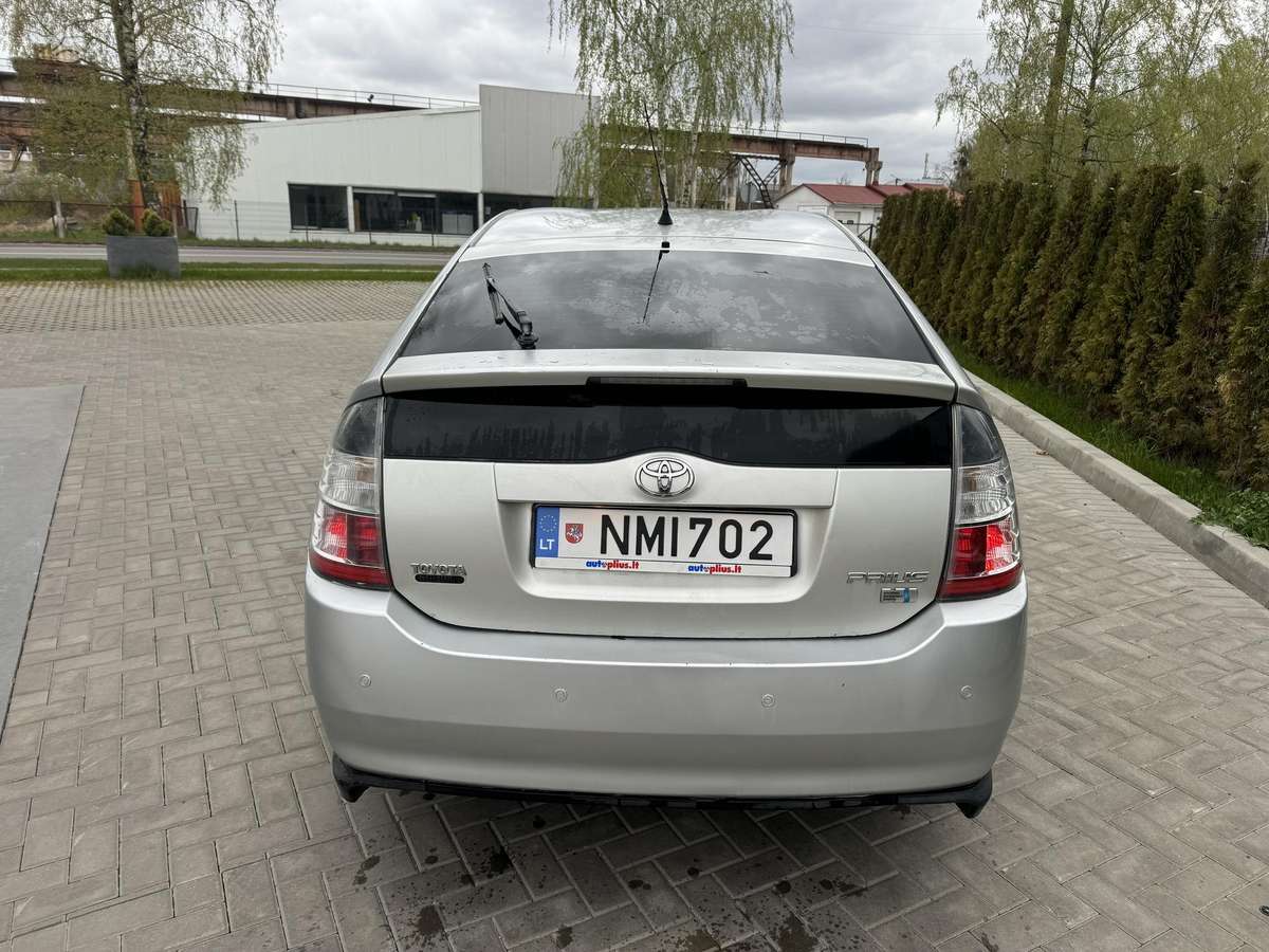 Toyota Prius - 5