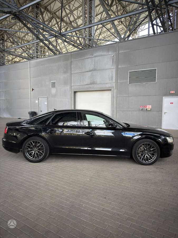 Audi A8, 4.1 l., Седан