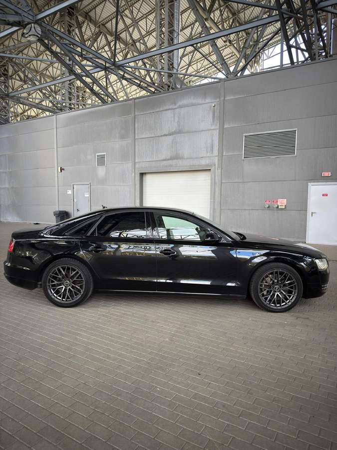 Audi A8 - 2