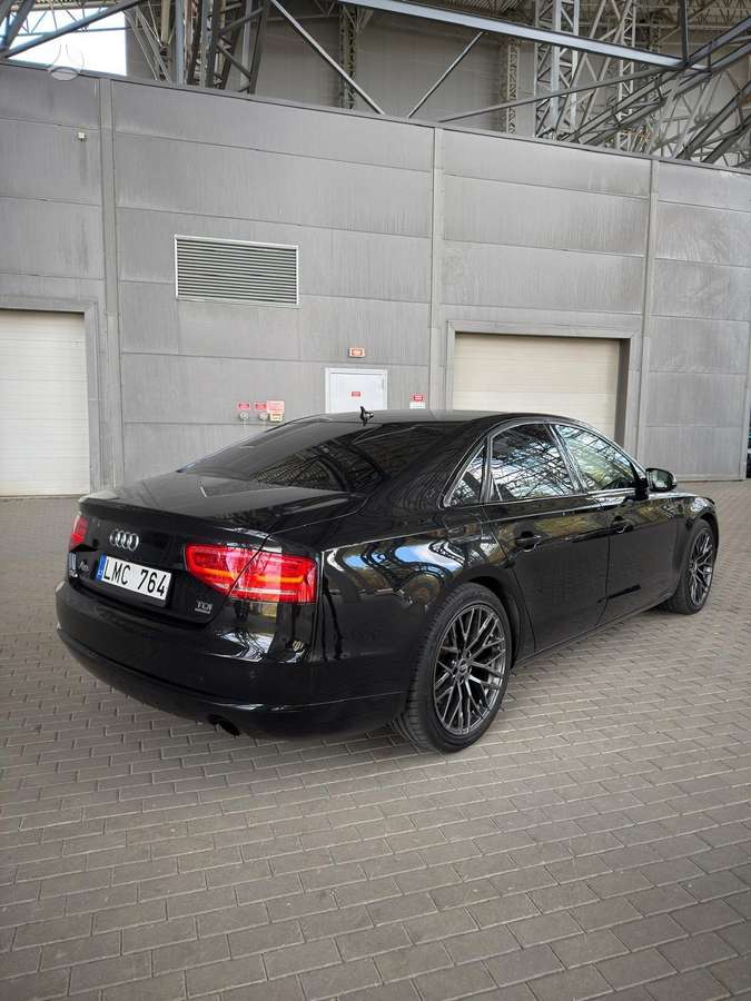 Audi A8, 4.1 l., Седан