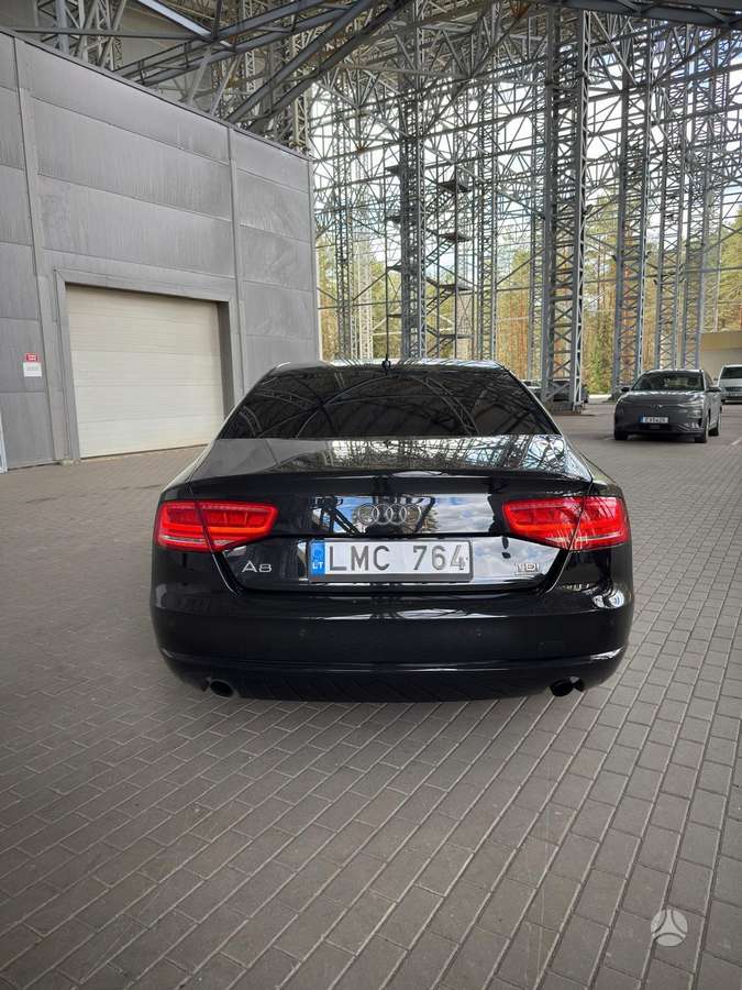 Audi A8 - 4
