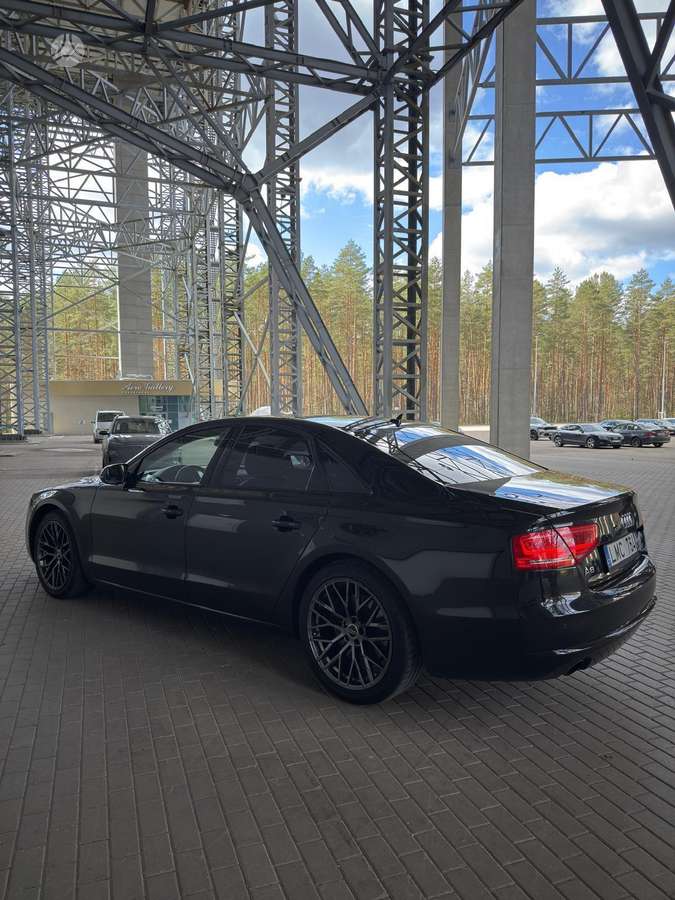 Audi A8 - 5