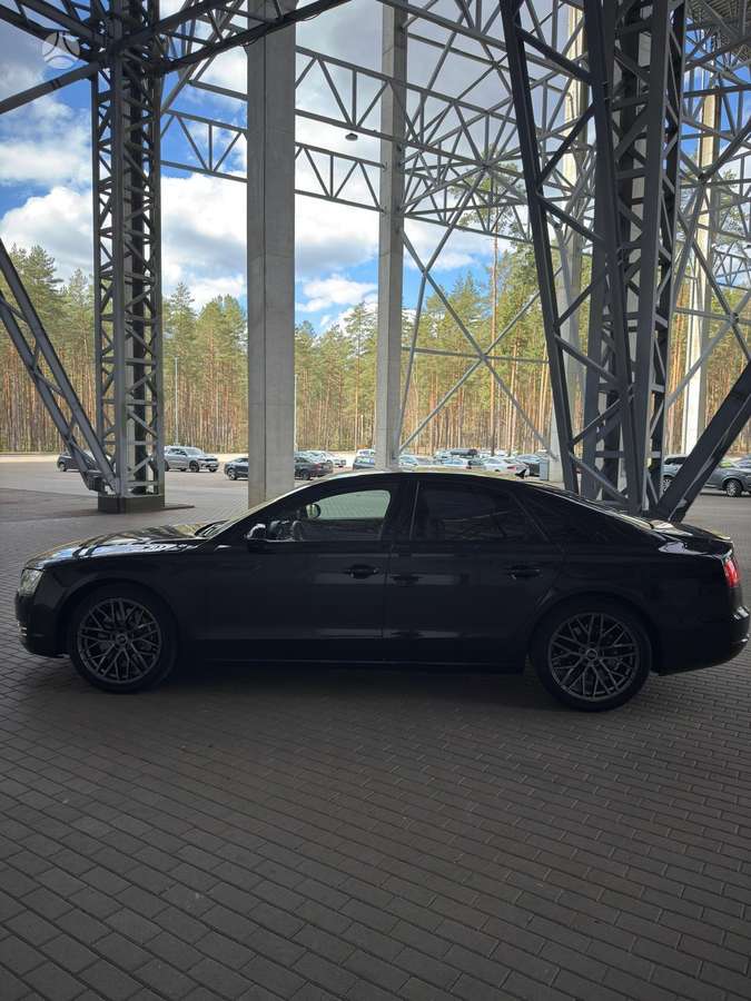 Audi A8, 4.1 l., Седан