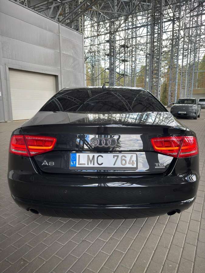 Audi A8 - 9