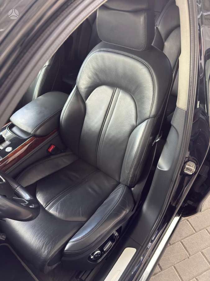 Audi A8 - 12