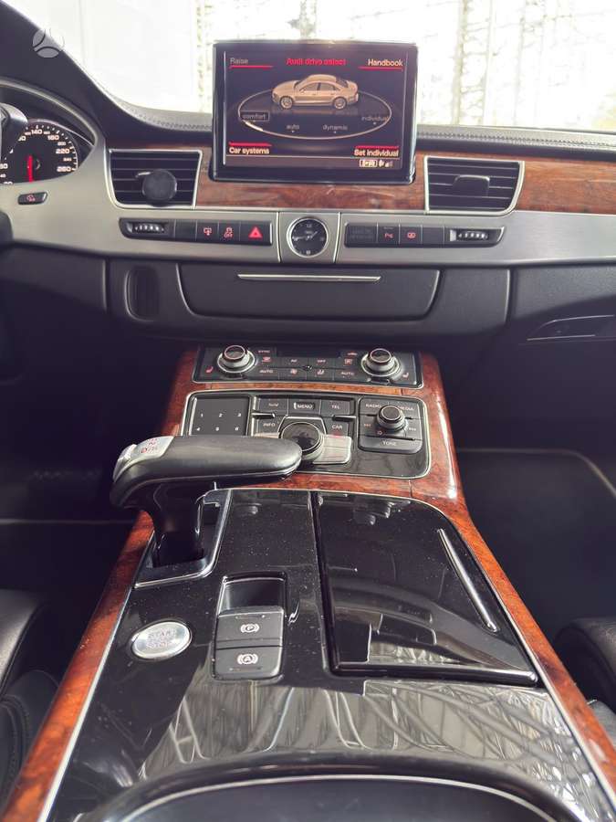 Audi A8, 4.1 l., Седан