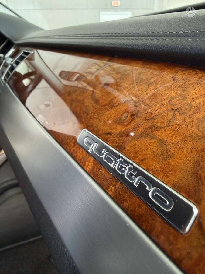 Audi A8, 4.1 l., Седан