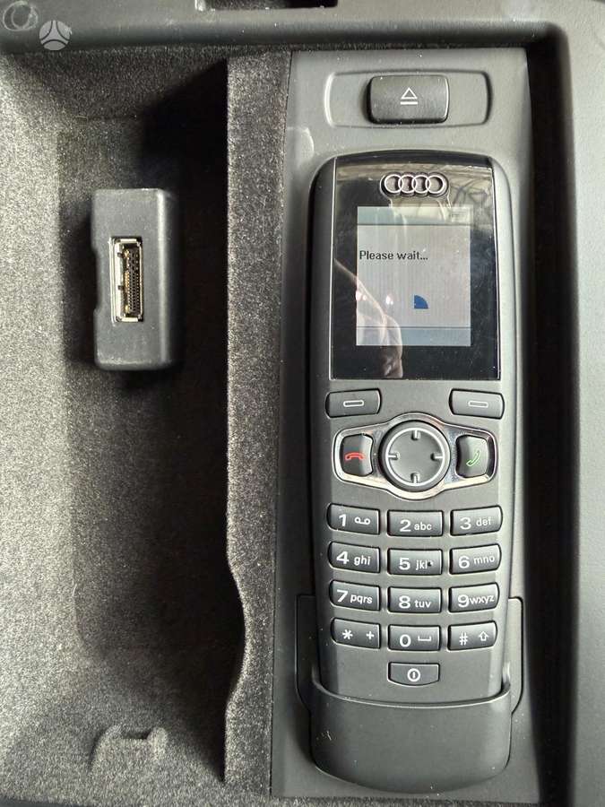 Audi A8, 4.1 l., Седан