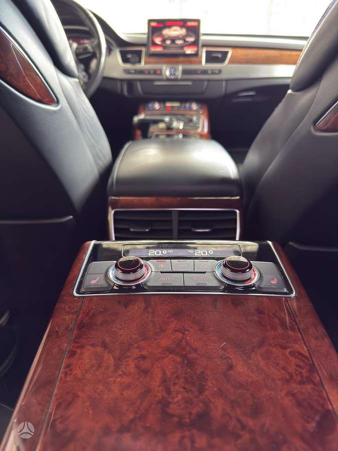 Audi A8, 4.1 l., Седан
