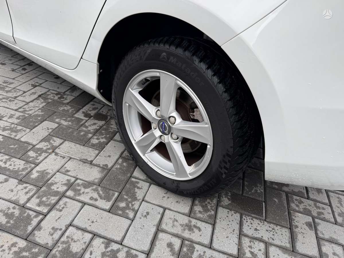 Volvo V40, 1.6 l., hatchback