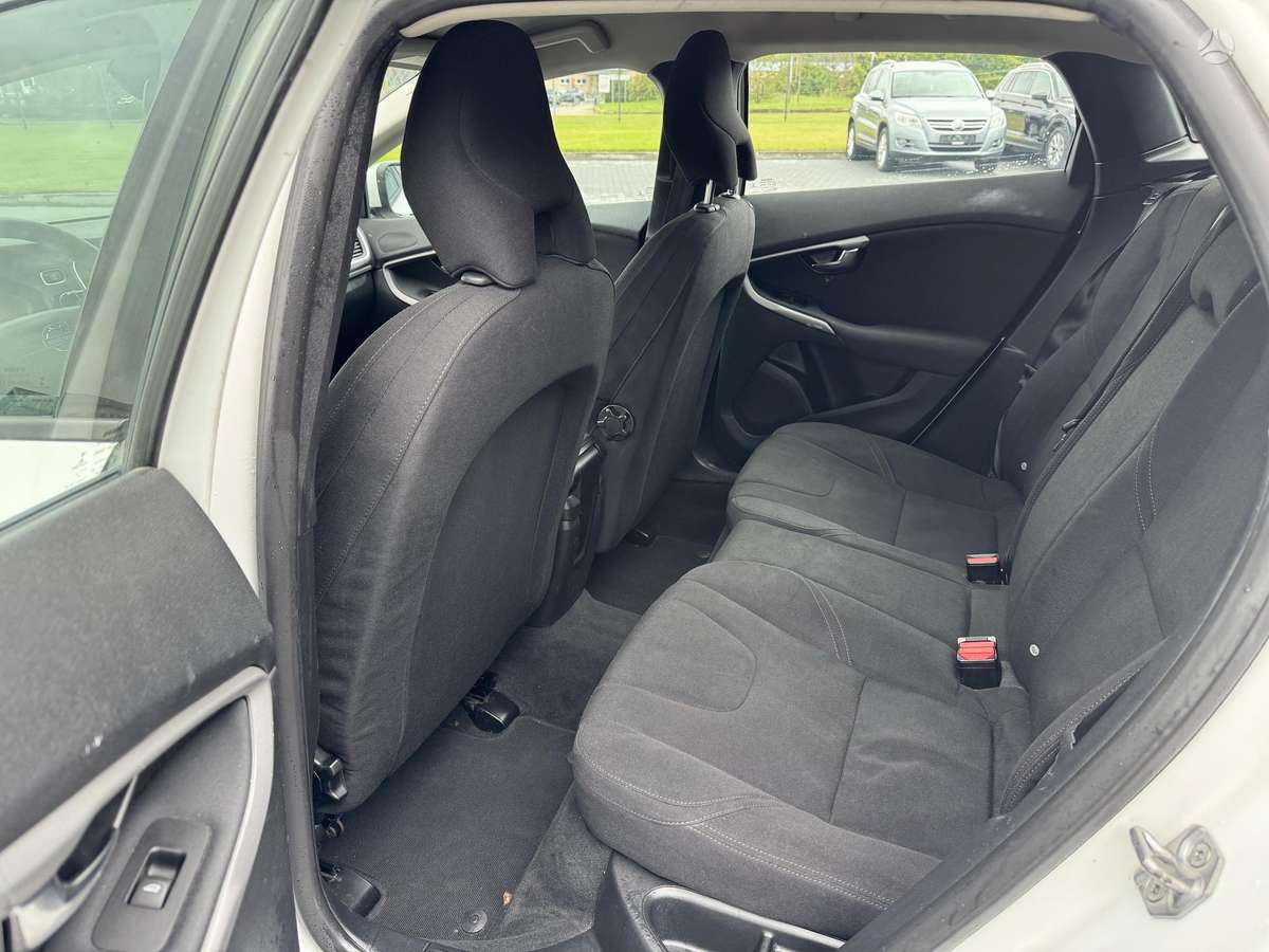 Volvo V40, 1.6 l., hatchback