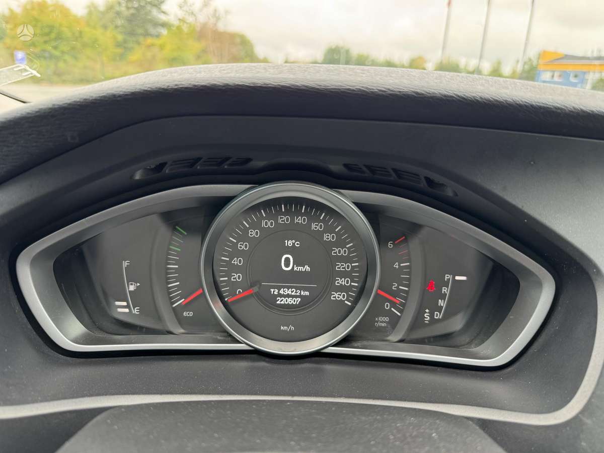 Volvo V40, 1.6 l., hatchback