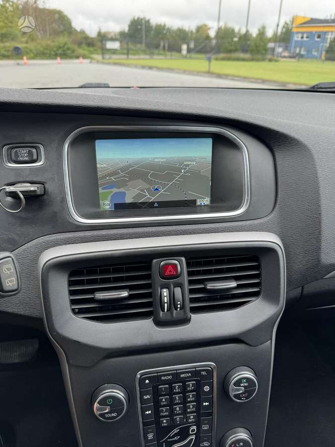 Volvo V40, 1.6 l., hatchback