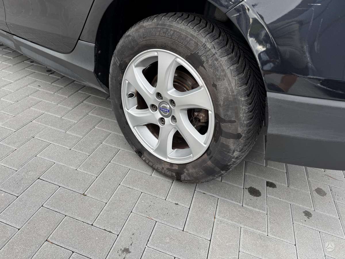 Volvo V40 Cross Country - 8