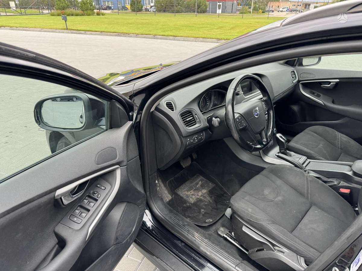 Volvo V40 Cross Country - 10