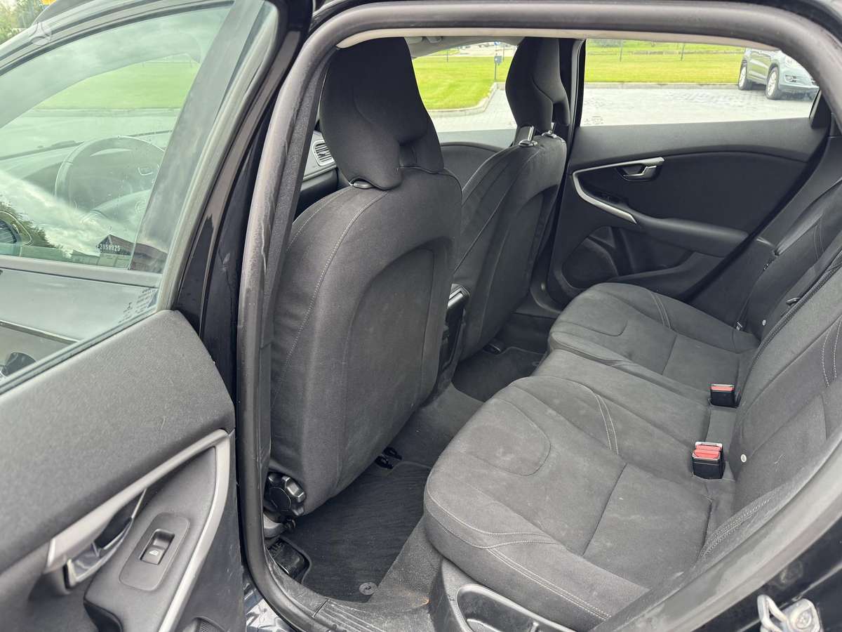 Volvo V40 Cross Country - 12
