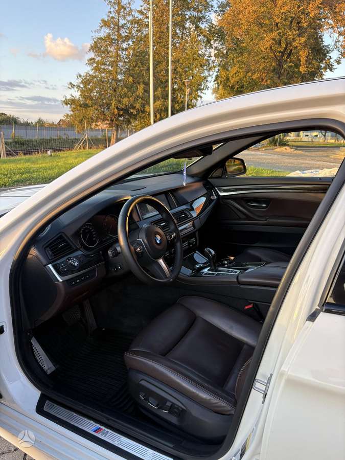 BMW 550, 4.4 l., Седан