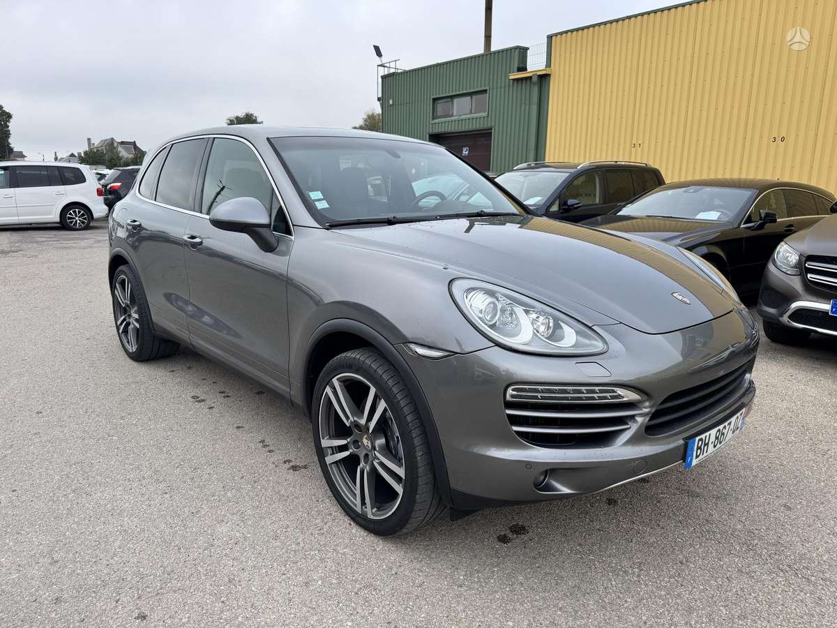 Porsche Cayenne - 1