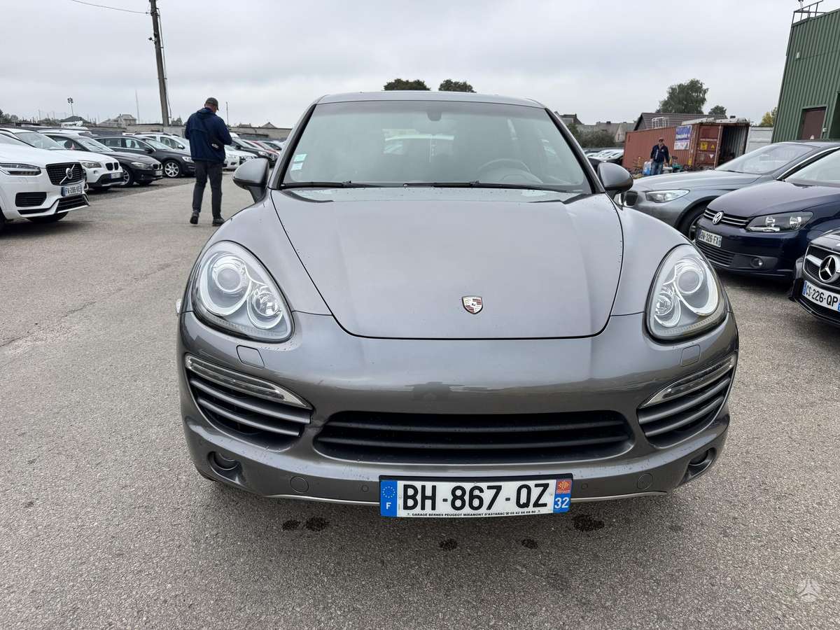 Porsche Cayenne - 2