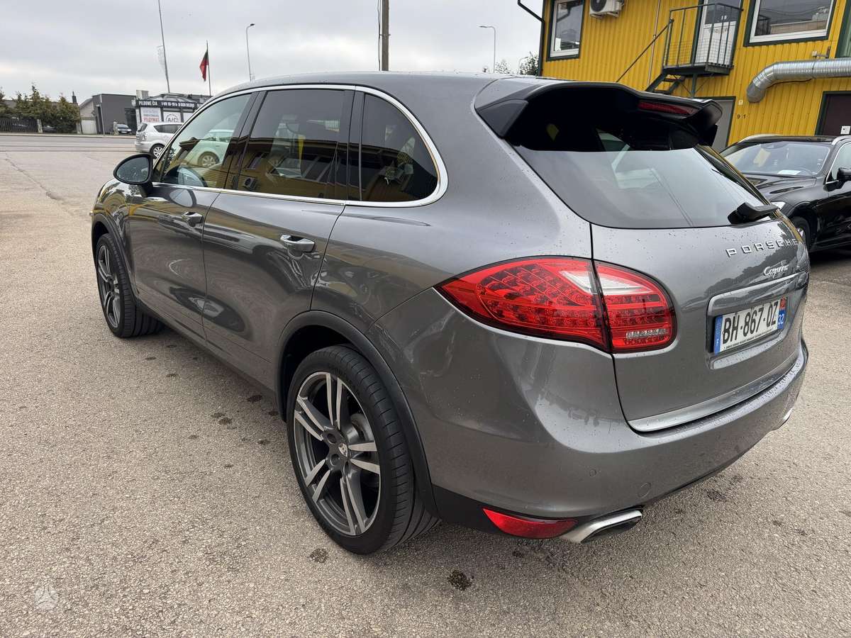 Porsche Cayenne - 4