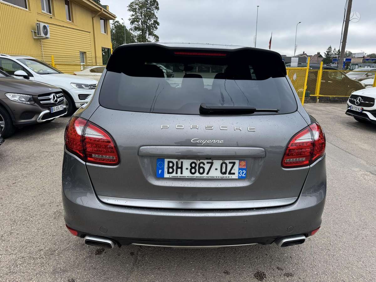 Porsche Cayenne - 5