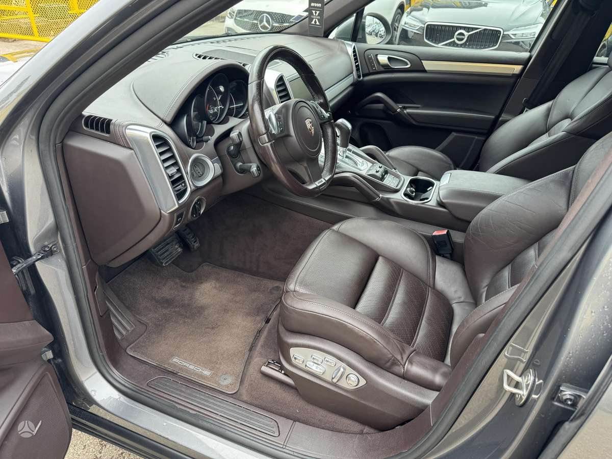 Porsche Cayenne - 7