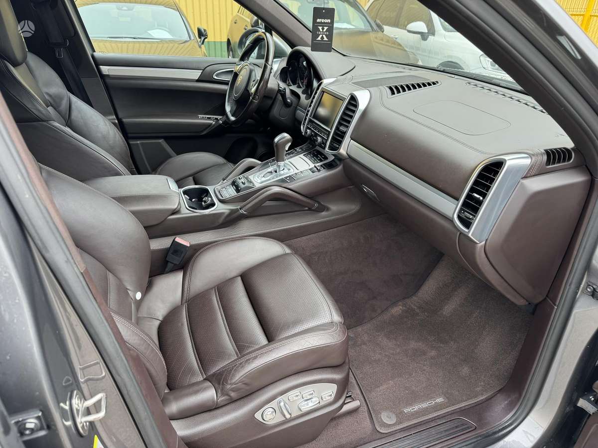 Porsche Cayenne - 9