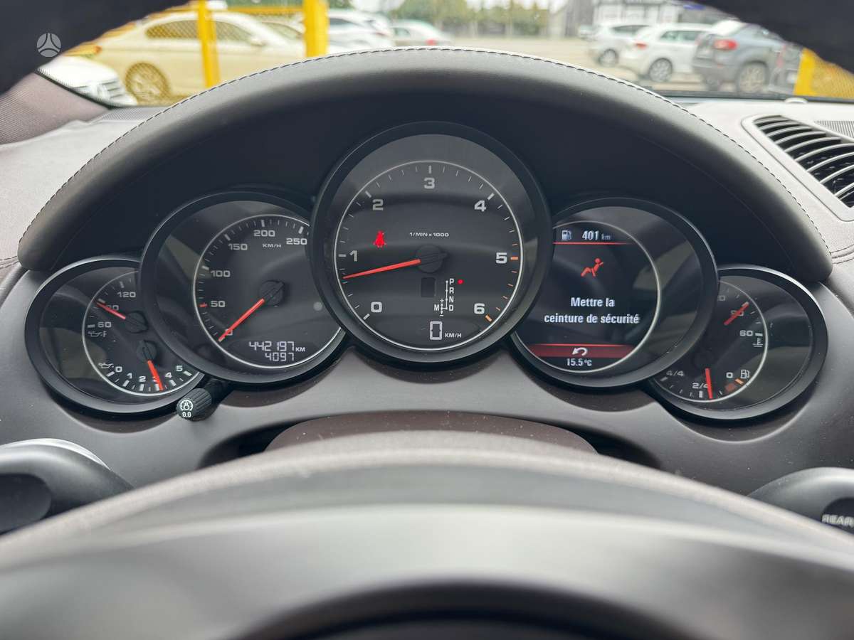 Porsche Cayenne - 11