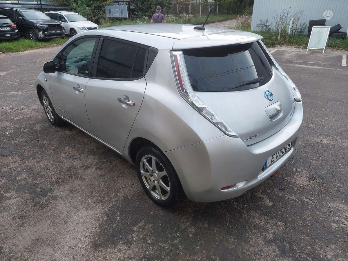 Nissan Leaf, hatchback