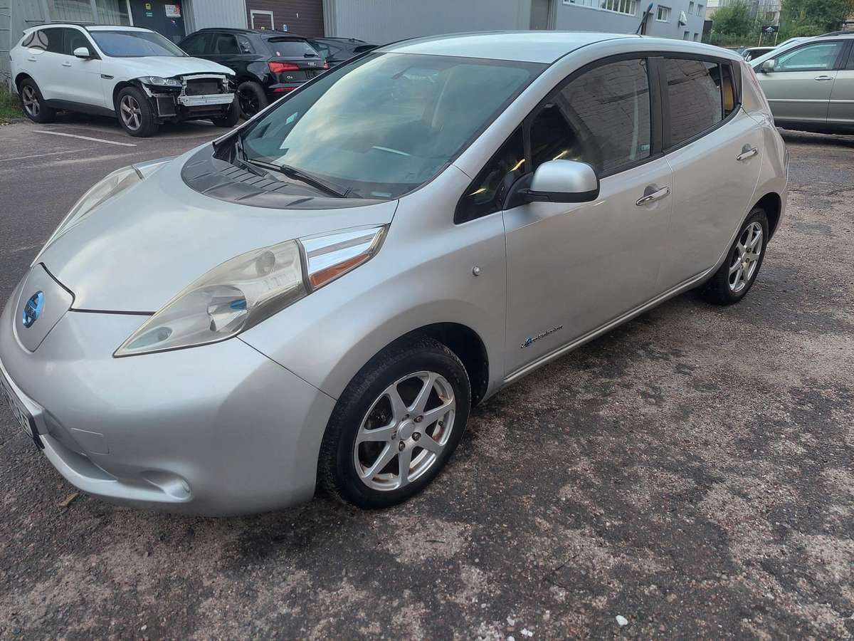 Nissan Leaf, hatchback