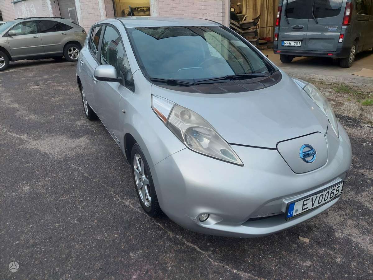 Nissan Leaf, hatchback