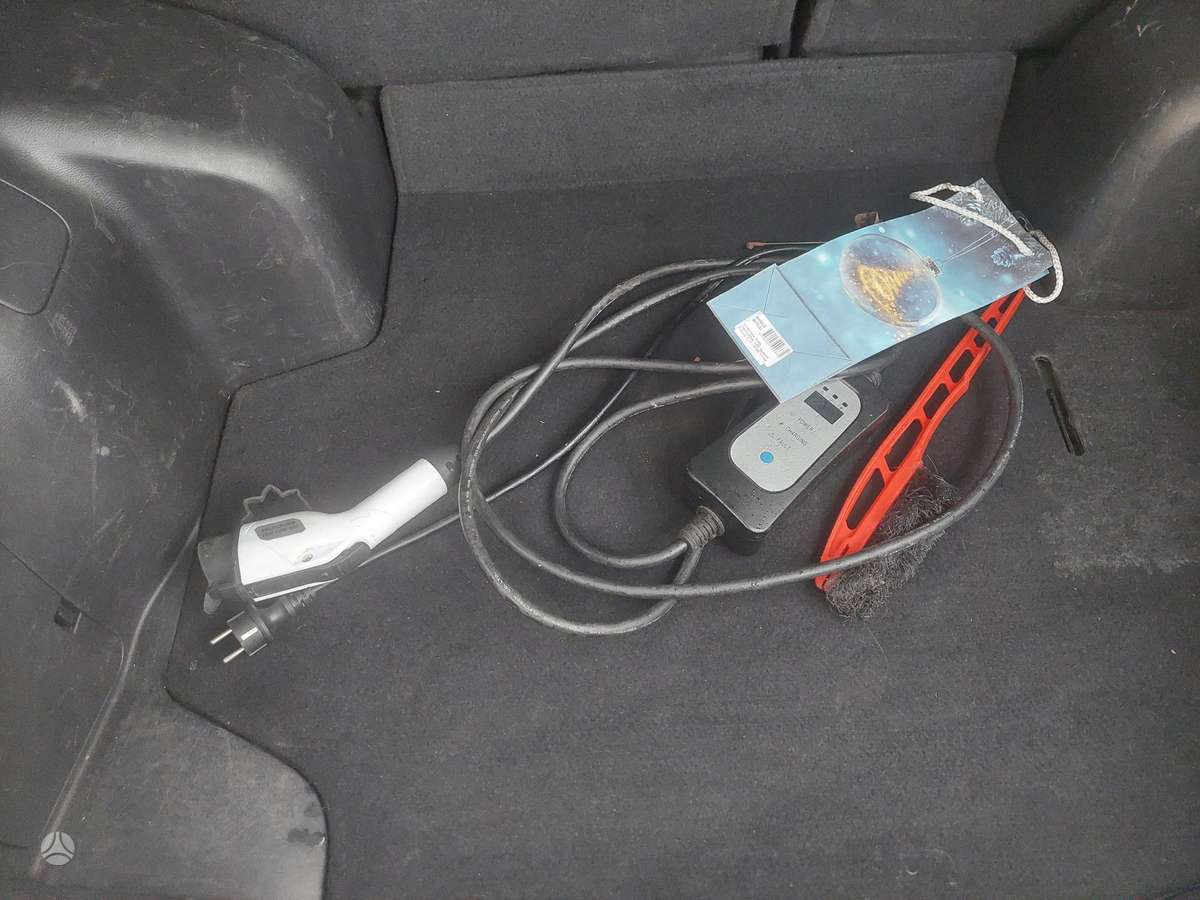 Nissan Leaf, hatchback