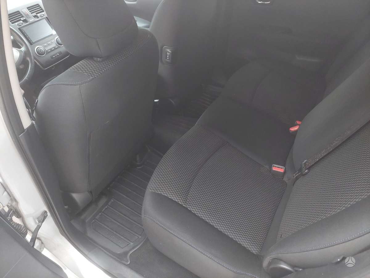 Nissan Leaf, hatchback