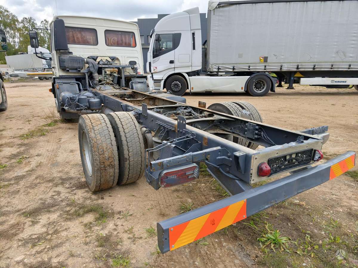 Volvo FL180, cab-chassis trucks