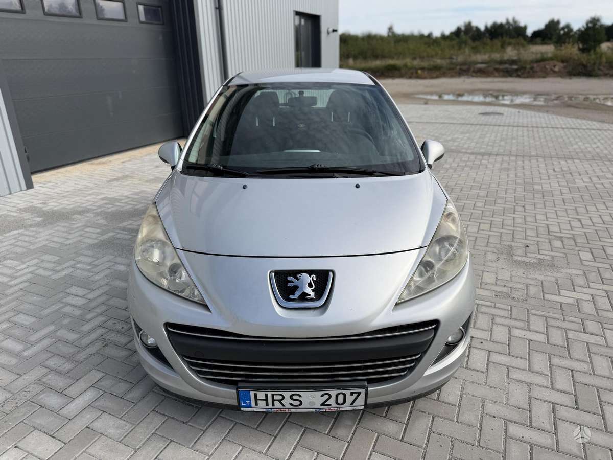 Peugeot 207 - 1