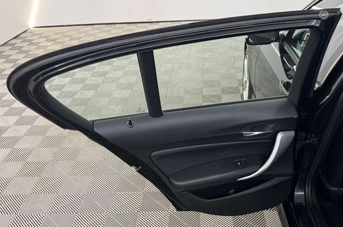BMW 120, 2.0 l., hatchback